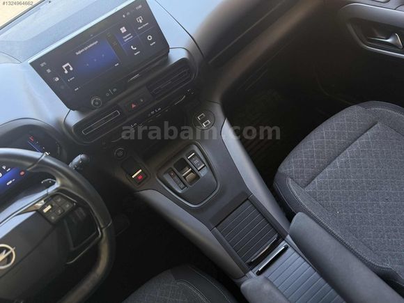 2024 Opel Combo Ultimate Cam Tavan 360K Boyasız