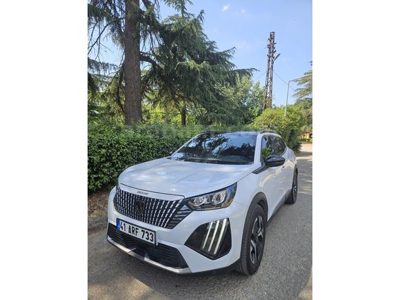 Öğretmenden Temiz Peugeot 2008 1.2 PureTech Allure 2023 Model