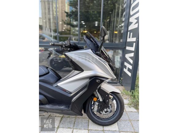 HALF MOTO 2021 KYMCO AK 550
