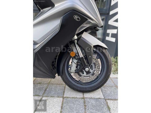 HALF MOTO 2021 KYMCO AK 550