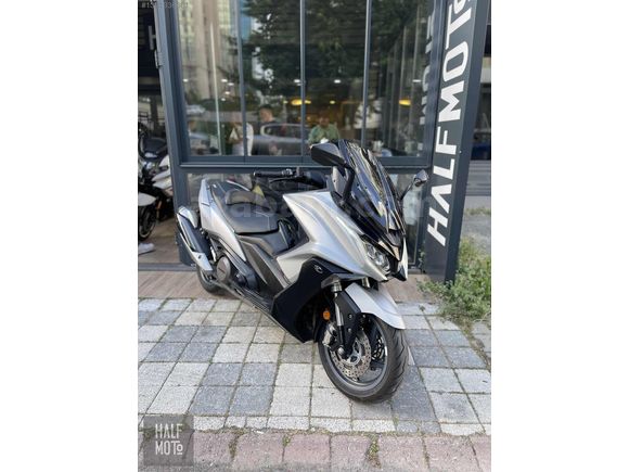 HALF MOTO 2021 KYMCO AK 550
