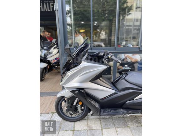 HALF MOTO 2021 KYMCO AK 550