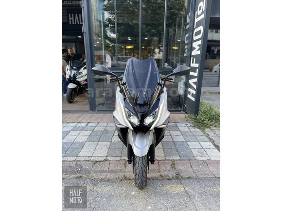 HALF MOTO 2021 KYMCO AK 550