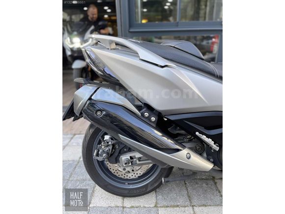 HALF MOTO 2021 KYMCO AK 550