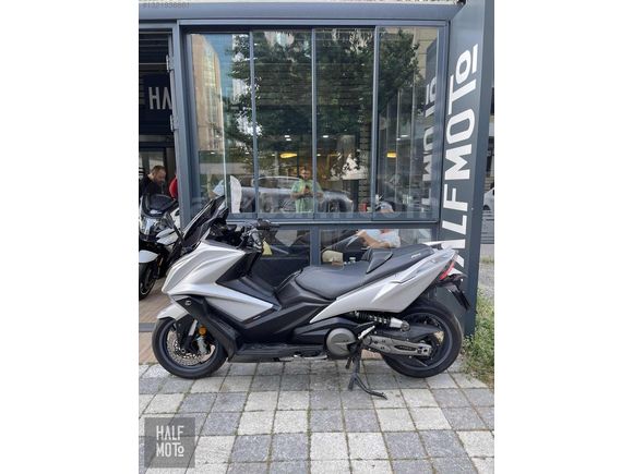 HALF MOTO 2021 KYMCO AK 550