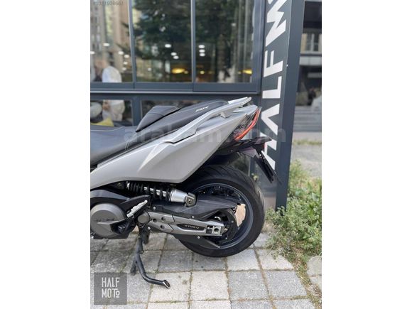 HALF MOTO 2021 KYMCO AK 550