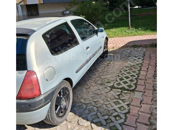 Sahibinden Renault Clio 1.6 Dynamique 2002 Model  195.000 km Gri (Gümüş)