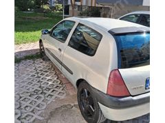 Sahibinden Renault Clio 1.6 Dynamique 2002 Model  195.000 km Gri (Gümüş)