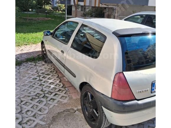 Sahibinden Renault Clio 1.6 Dynamique 2002 Model  195.000 km Gri (Gümüş)