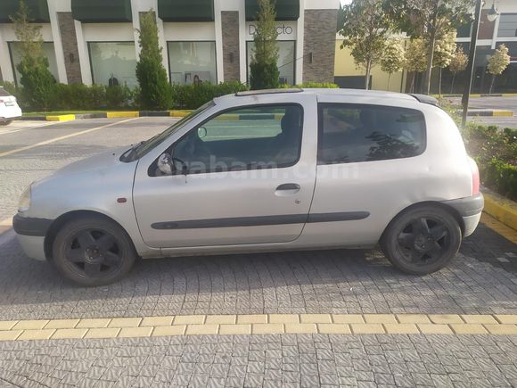 Sahibinden Renault Clio 1.6 Dynamique 2002 Model  195.000 km Gri (Gümüş)