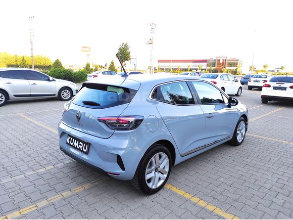 KUMRU OTOMOTİV'DEN 2025 CLİO 1.0 TCE 90HP EVOLUTİON X-TRONİC GSR