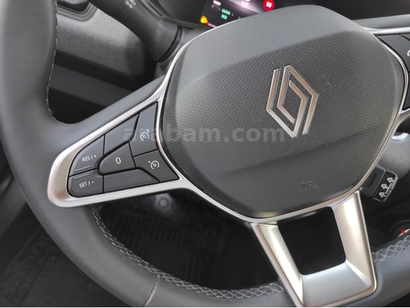 KUMRU OTOMOTİV'DEN 2025 CLİO 1.0 TCE 90HP EVOLUTİON X-TRONİC GSR