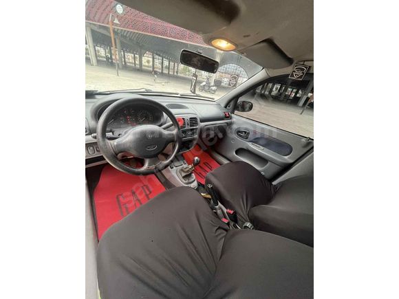 Sahibinden Renault Clio 1.4 RNA 2000 Model