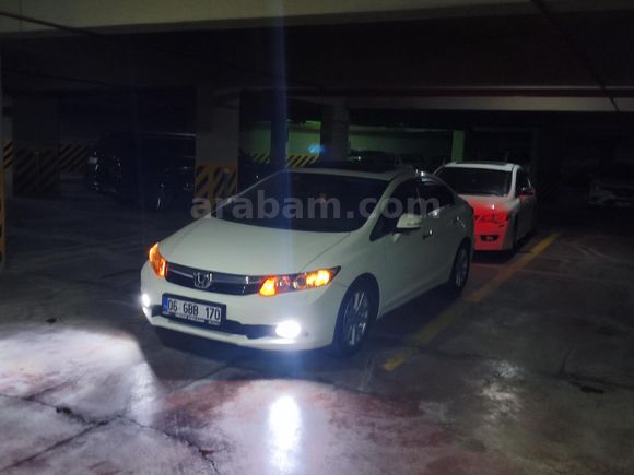 MEMURDAN SATILIK 2012 MODEL DÜŞÜK KM Lİ 40.YILA ÖZEL HONDA CİVİC FB7
