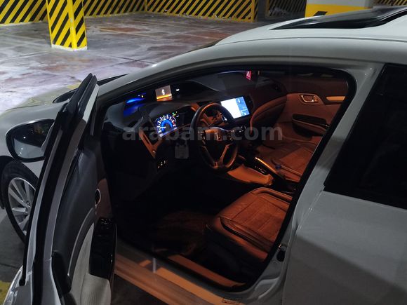 MEMURDAN SATILIK 2012 MODEL DÜŞÜK KM Lİ 40.YILA ÖZEL HONDA CİVİC FB7