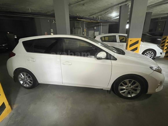 Sahibinden Toyota Auris 1.4 D-4D Active Skypack 2013 Model 