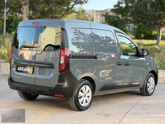 2025 MODEL-EXPRESS VAN-1.5 BLUEDCİ JOY-9.000 KM-BOYASIZ