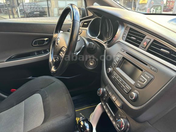 Sahibinden Kia Ceed 1.6 CRDi Comfort 2015 Model 