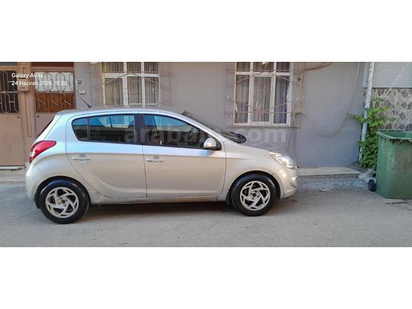 Sahibinden Hyundai i20 1.4 CVVT Team 2011 Model  185 km Gri