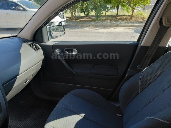 2. Sahibinden Renault Megane 1.6 Dynamique 2004 Model 