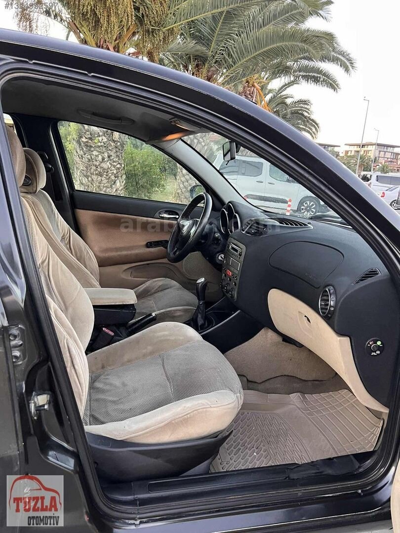 Galeriden Alfa Romeo 147 1.6 TS Distinctive 2003 Model İstanbul 329.000 km Siyah 6