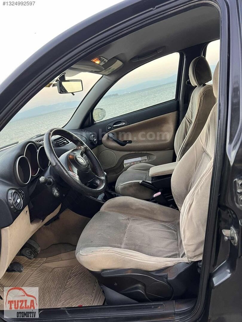 Galeriden Alfa Romeo 147 1.6 TS Distinctive 2003 Model İstanbul 329.000 km Siyah 4