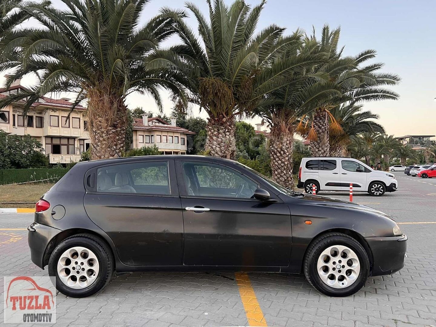 Galeriden Alfa Romeo 147 1.6 TS Distinctive 2003 Model İstanbul 329.000 km Siyah 1