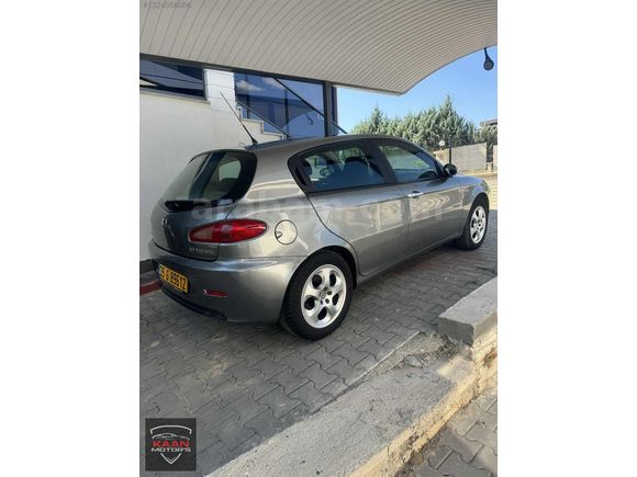 2006 model koleksiyonluk Alfa Romeo 1.6 tspark