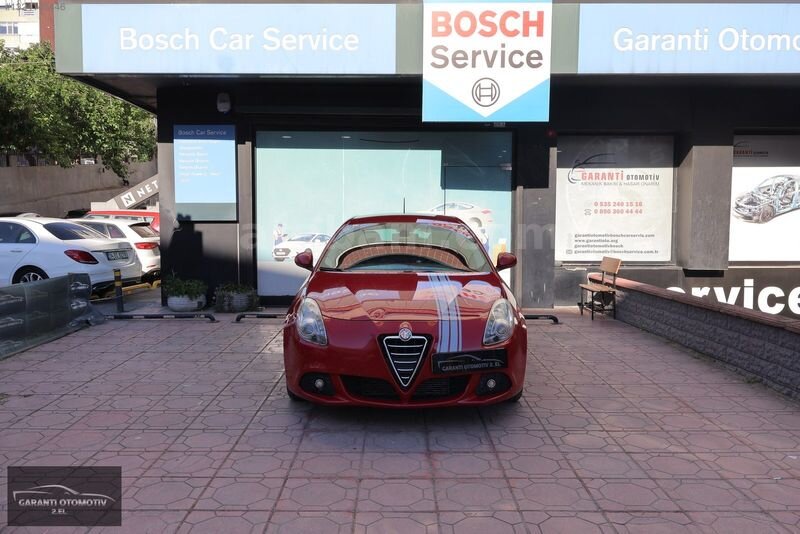 Galeriden Alfa Romeo Giulietta 1.6 JTD Distinctive 2013 Model İstanbul 112.607 km Kırmızı