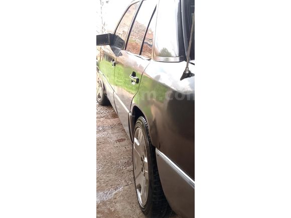 Sahibinden Mercedes - Benz E 200 1989 Model
