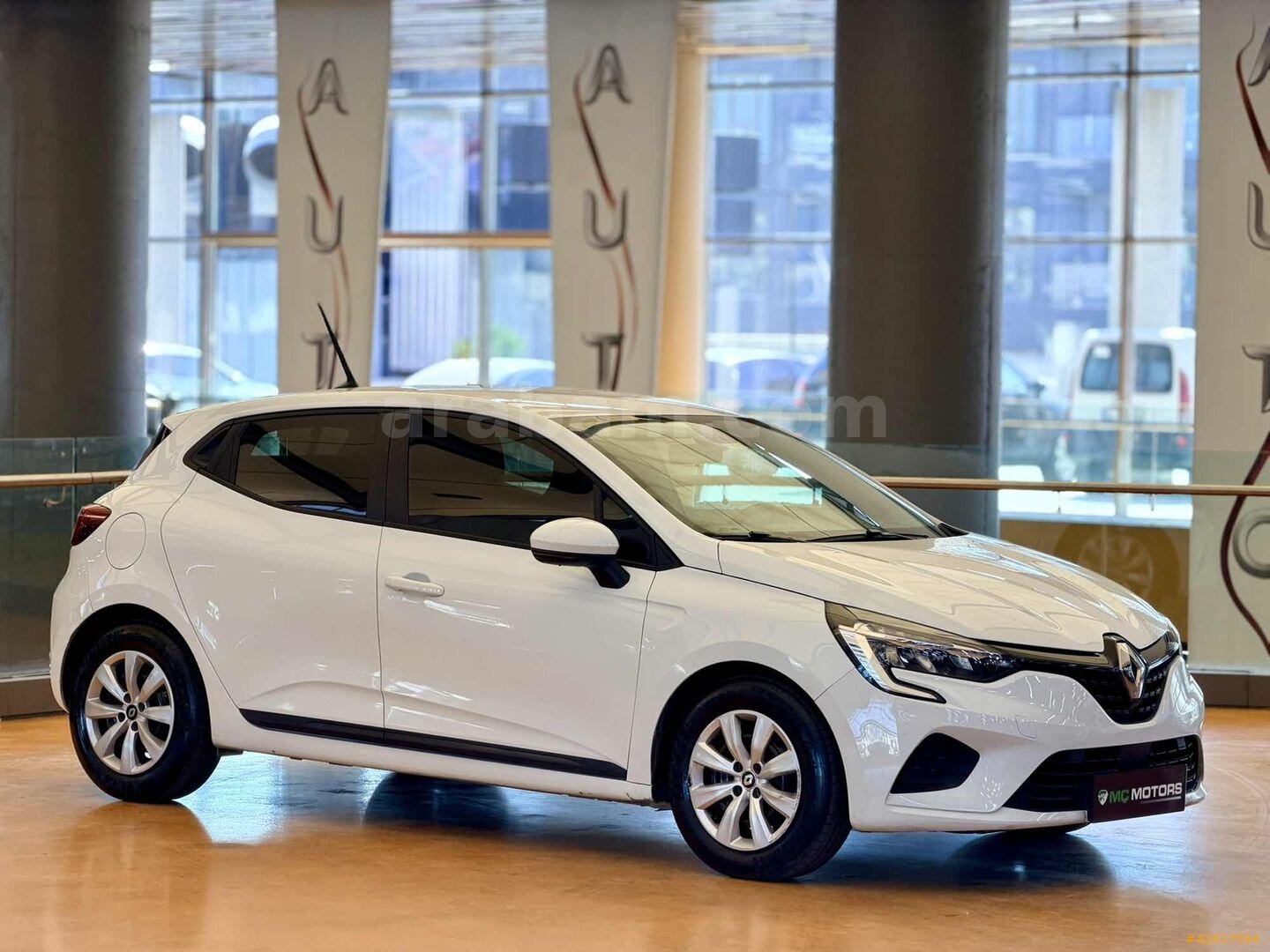 Galeriden Renault Clio 1.0 TCe Joy 2022 Model İstanbul 117.800 km Beyaz 5