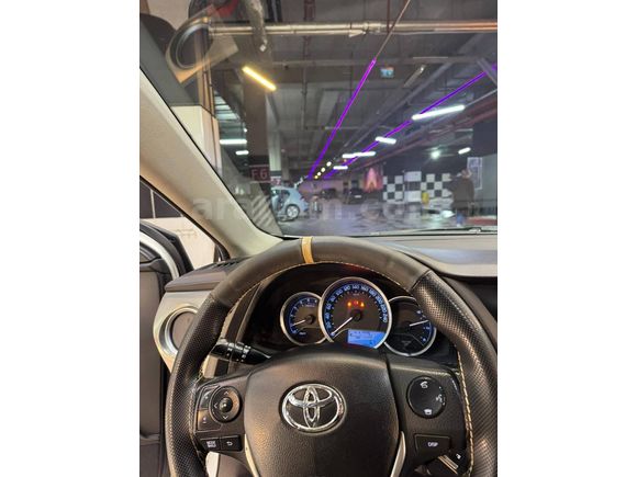 Toyota Auris 1.4 D-4D Touch Skypack 2014 Manuel