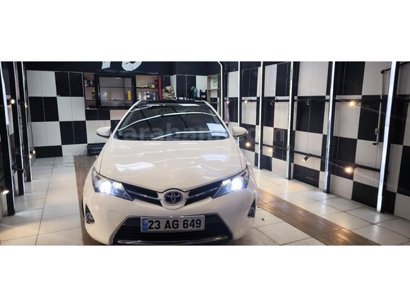 Toyota Auris 1.4 D-4D Touch Skypack 2014 Manuel