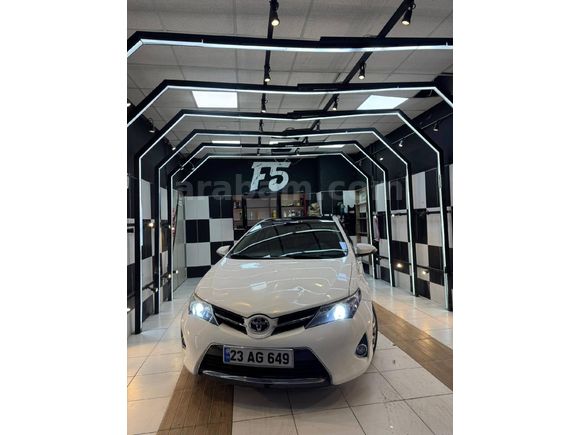 Toyota Auris 1.4 D-4D Touch Skypack 2014 Manuel