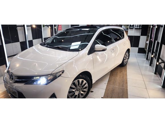 Toyota Auris 1.4 D-4D Touch Skypack 2014 Manuel