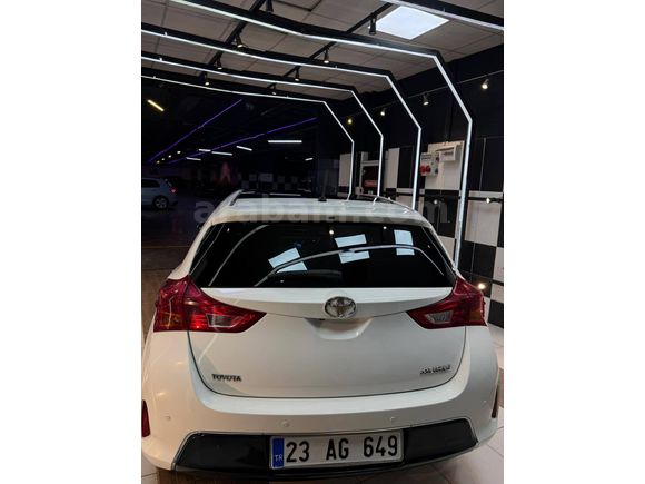 Toyota Auris 1.4 D-4D Touch Skypack 2014 Manuel