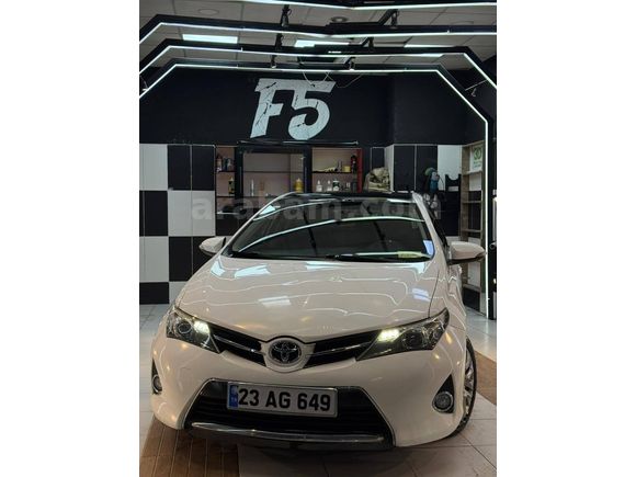 Toyota Auris 1.4 D-4D Touch Skypack 2014 Manuel