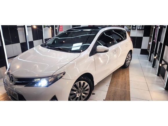 Toyota Auris 1.4 D-4D Touch Skypack 2014 Manuel