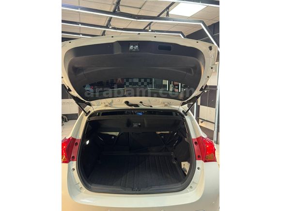 Toyota Auris 1.4 D-4D Touch Skypack 2014 Manuel