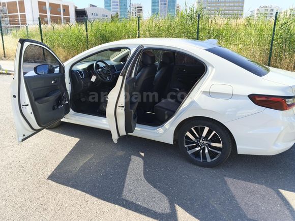 Düşük km'li, garantisi devam etmektedir