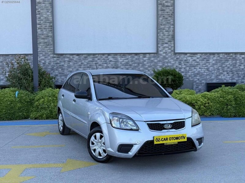 Galeriden Kia Rio 1.4 GSL Trend 2011 Model Sakarya 301.000 km Gri