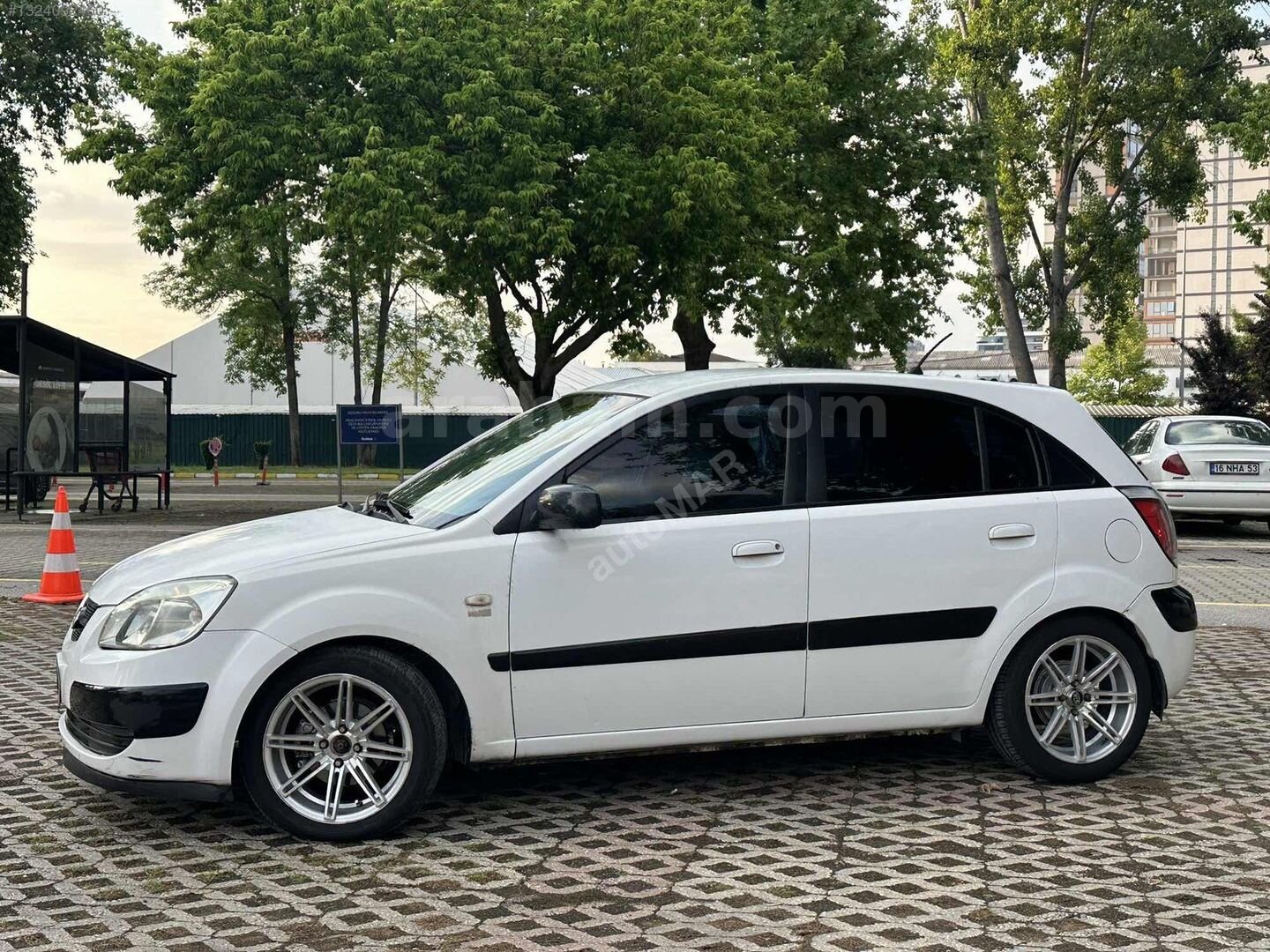 Galeriden Kia Rio 1.5 CRDi EX Comfort 2006 Model Bursa 285.000 km Beyaz 7