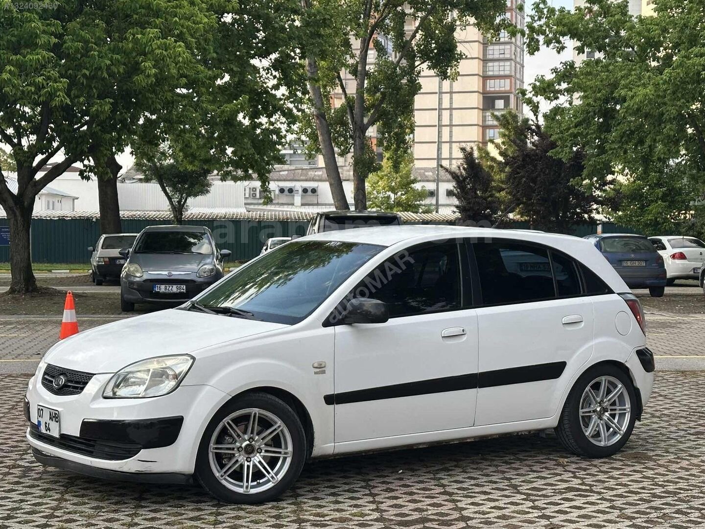 Galeriden Kia Rio 1.5 CRDi EX Comfort 2006 Model Bursa 285.000 km Beyaz 6