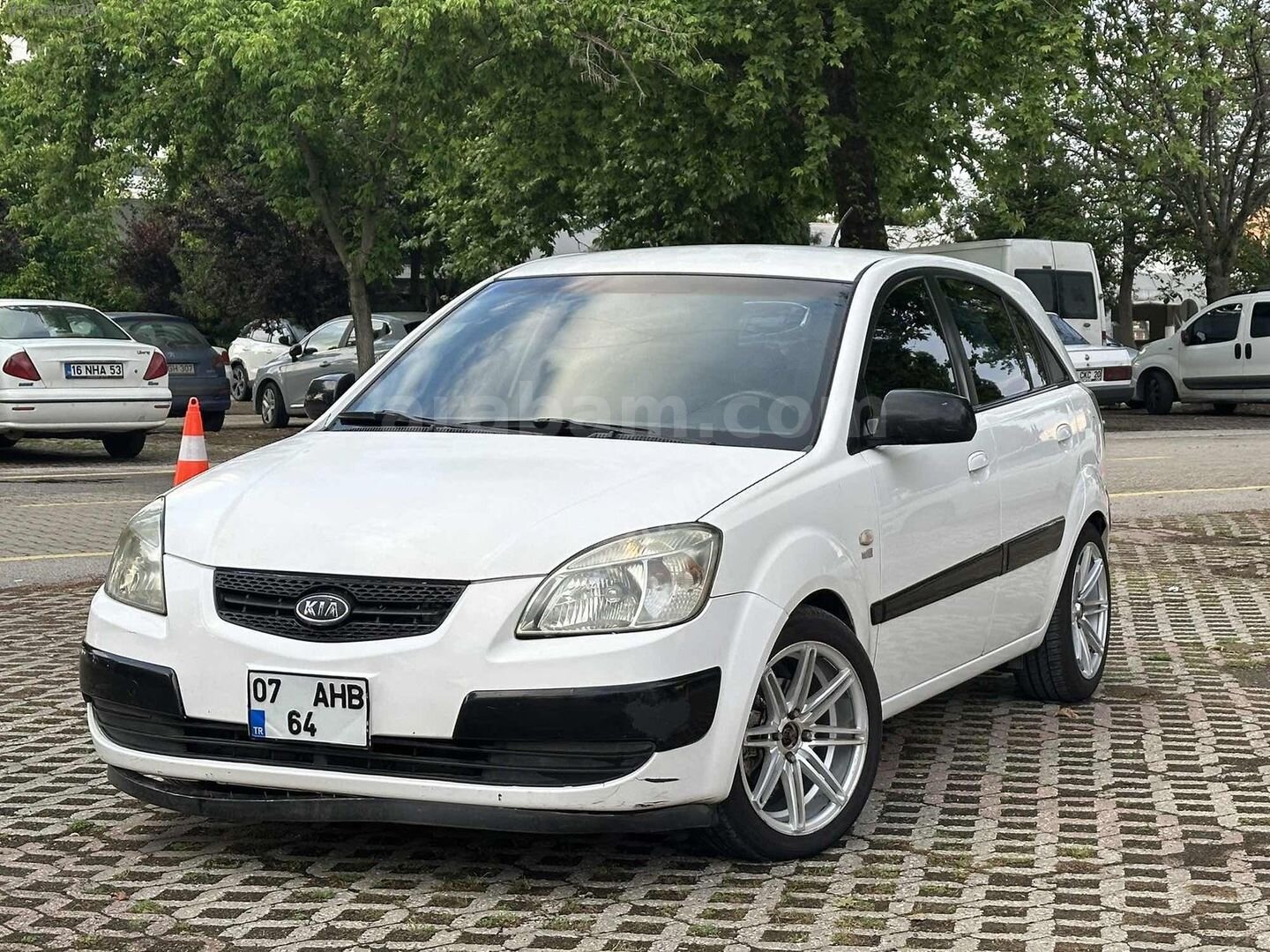 Galeriden Kia Rio 1.5 CRDi EX Comfort 2006 Model Bursa 285.000 km Beyaz 3