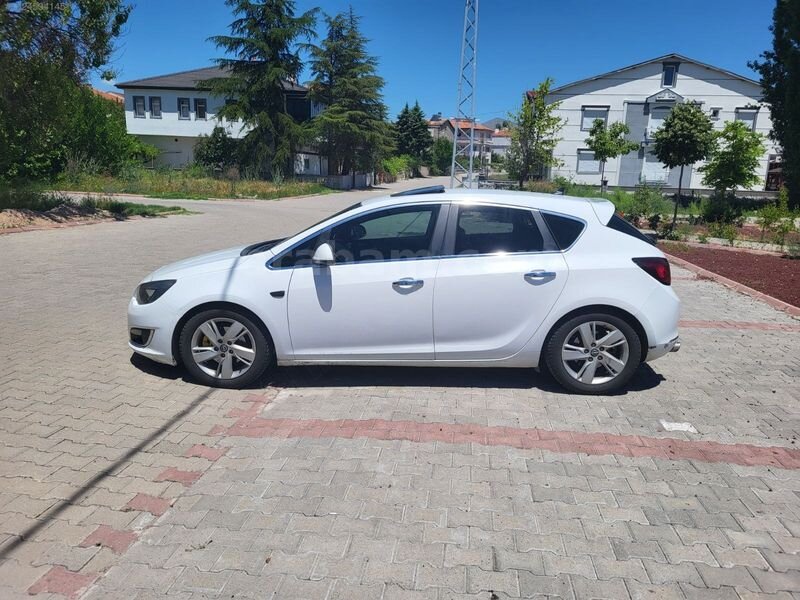 Galeriden Opel Astra 1.6 CDTI Sport 2014 Model Nevşehir 182.000 km Beyaz