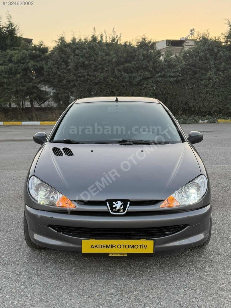 Galeriden Peugeot 206 1.4 XT 2000 Model İzmir 240.000 km Gri