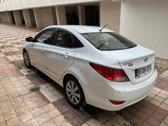 Sahibinden Hyundai Accent Blue 1.6 CRDI Mode Plus 2015 Model 