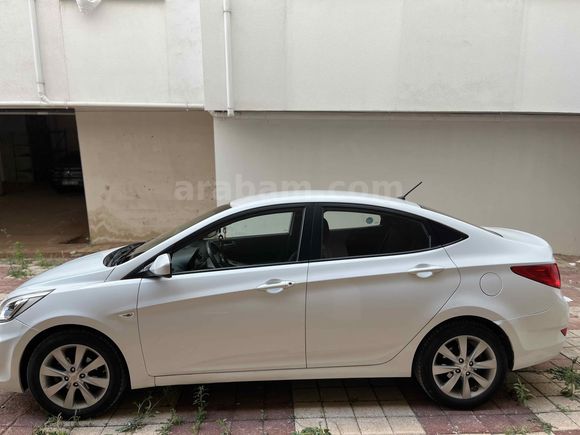 Sahibinden Hyundai Accent Blue 1.6 CRDI Mode Plus 2015 Model 