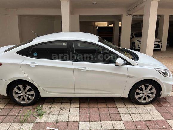 Sahibinden Hyundai Accent Blue 1.6 CRDI Mode Plus 2015 Model 