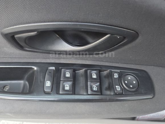 1 parça boyalı çok temiz 2012 model fluence